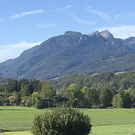 Gemuetliche Am Golfplatz Mit Bergblick